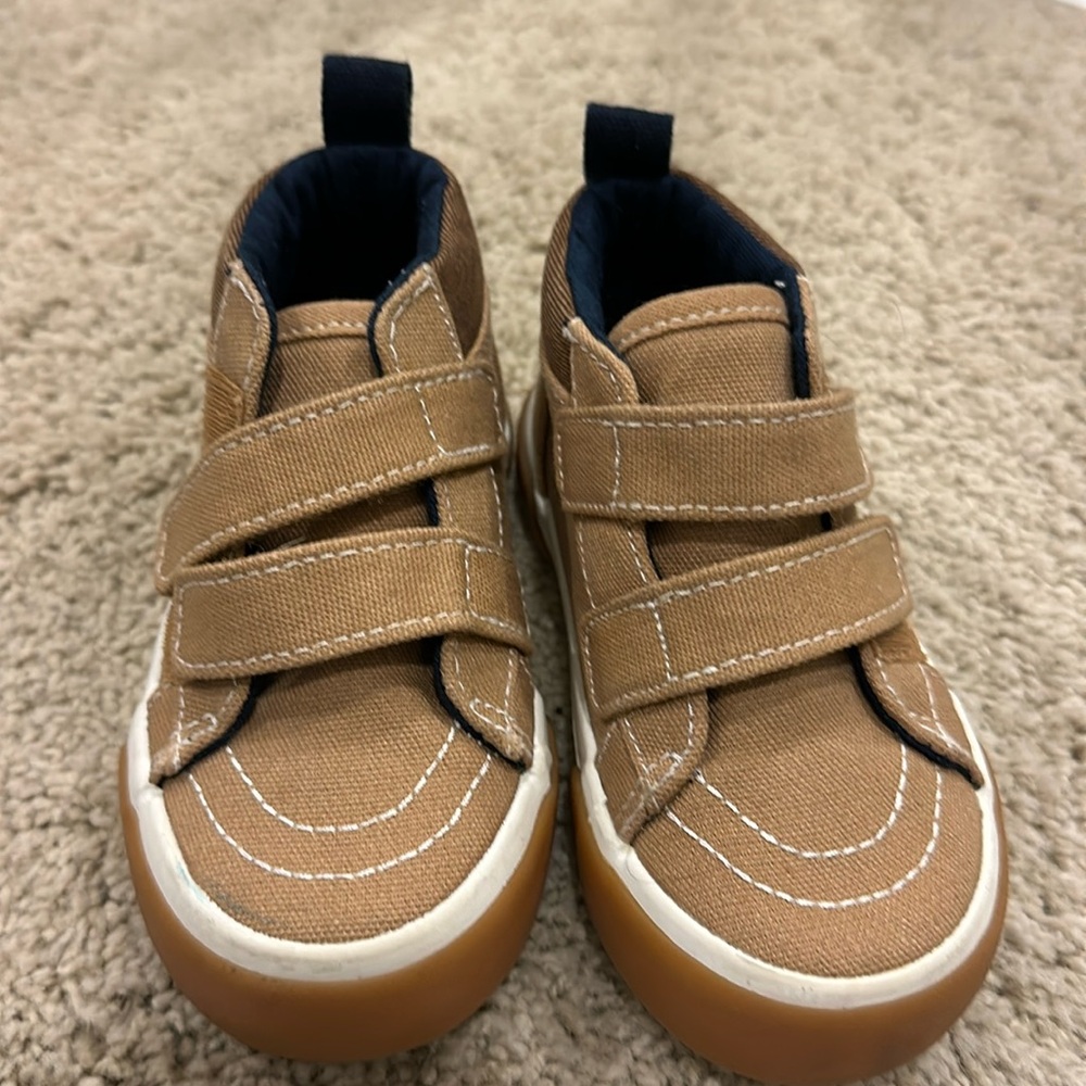 Size 6 like new sneakers hardly worn